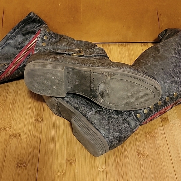 Boots - Picture 2 of 3